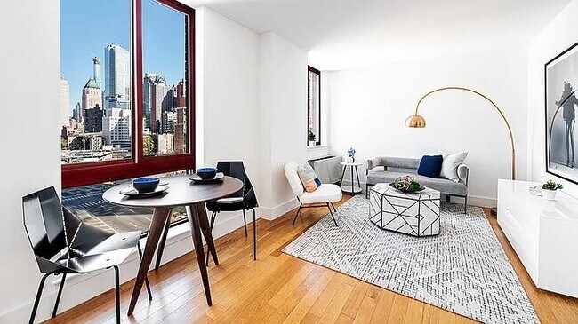 Foto del edificio - 444 W 35th St