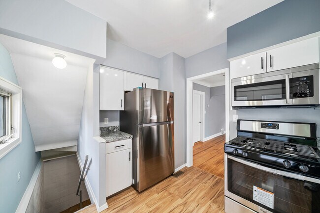 Foto del edificio - 2413 Montclair Ave
