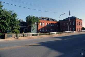 Building Photo - Green Oaks Apartments