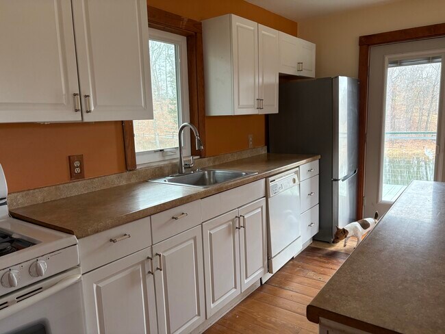 Foto del edificio - 288 Logan Rd