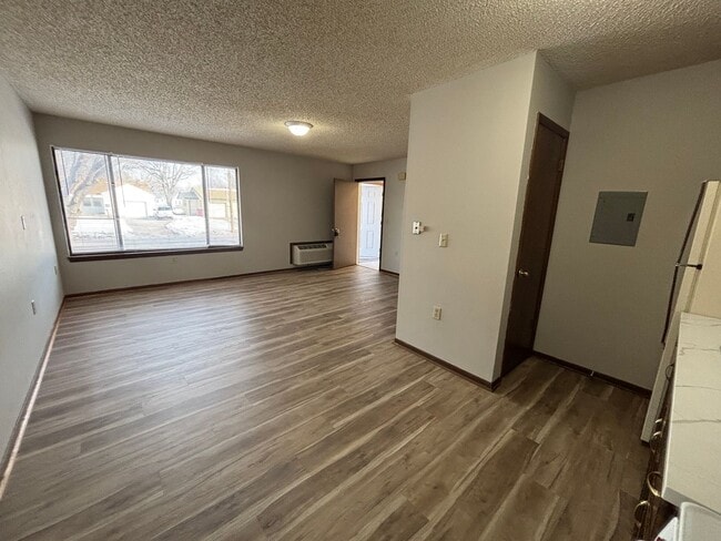 Building Photo - 2619 W 15th St N