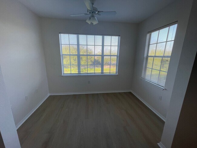 Foto del edificio - 8112 Claire Ann Dr