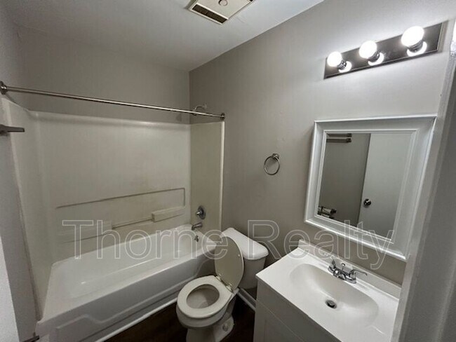 Foto del edificio - 400 E Northern Blvd