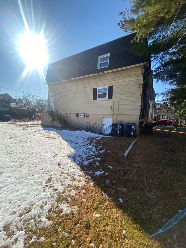 Building Photo - 5 W Plumstead Ave