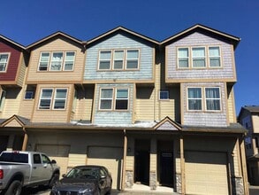 Building Photo - 475 SE 35th St