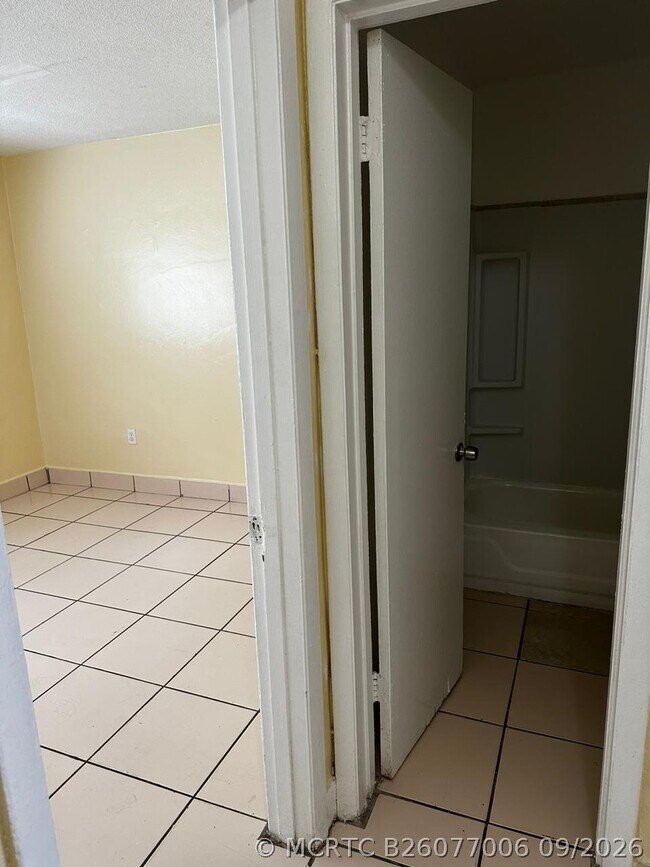 Foto del edificio - 13695 NE 3rd Ct