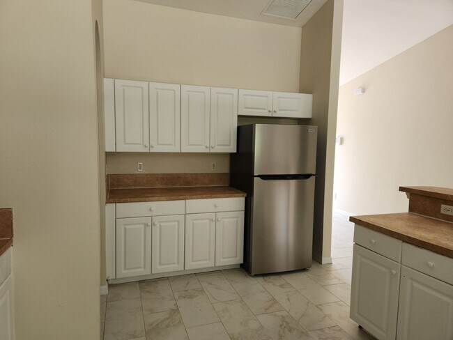 Building Photo - Single Family Home 4BR 2BA - Move In Speci...