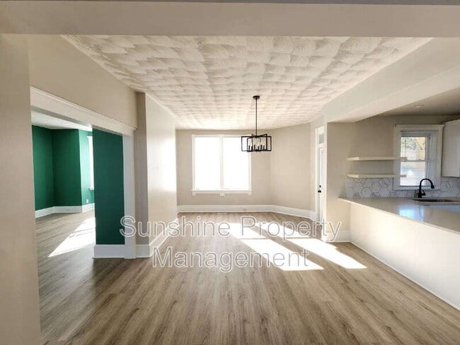 Photo - 110 S Willard Ave House