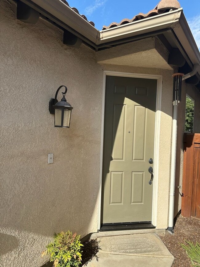 Building Photo - 1426 N Siena St