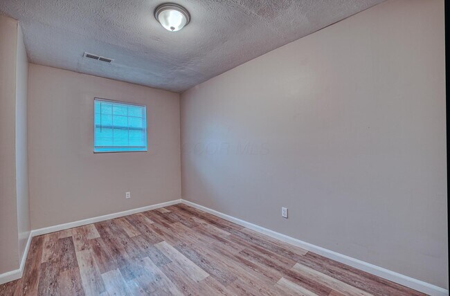 Foto del edificio - 2735 Joyce Ave