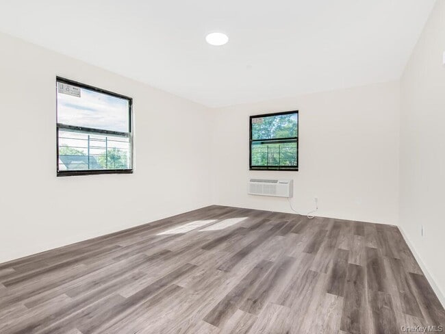 Foto del edificio - 409 Warburton Ave