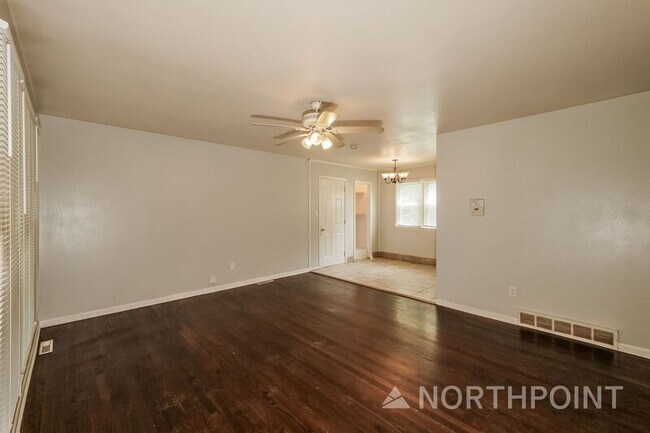 Building Photo - 3407 N Pleasant St