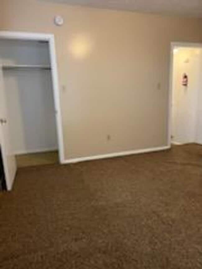 Photo - 5 & 6 SHAFFER WAY/WYOMING Apartment