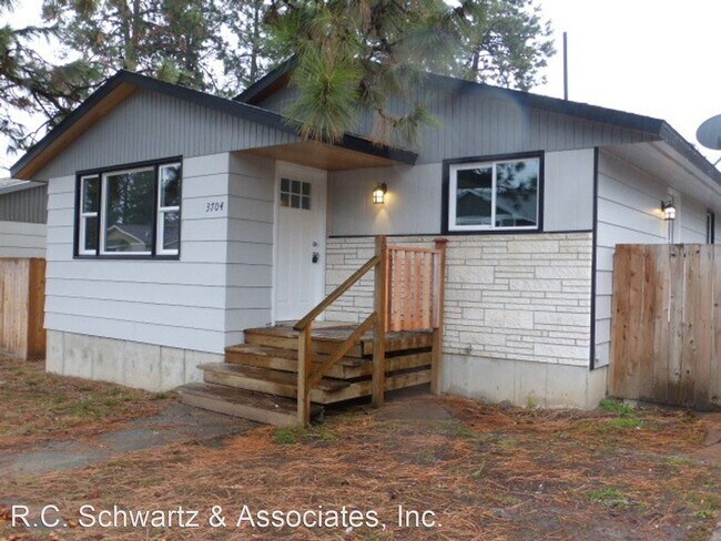 Building Photo - 3 br, 1 bath House - 3704 E. 34th