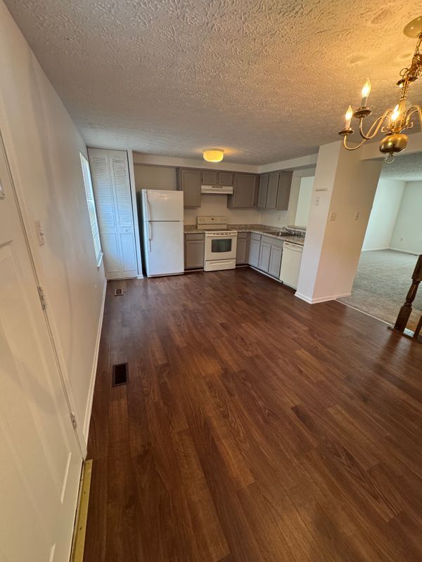 Foto del edificio - 9730 Red Clover Ct