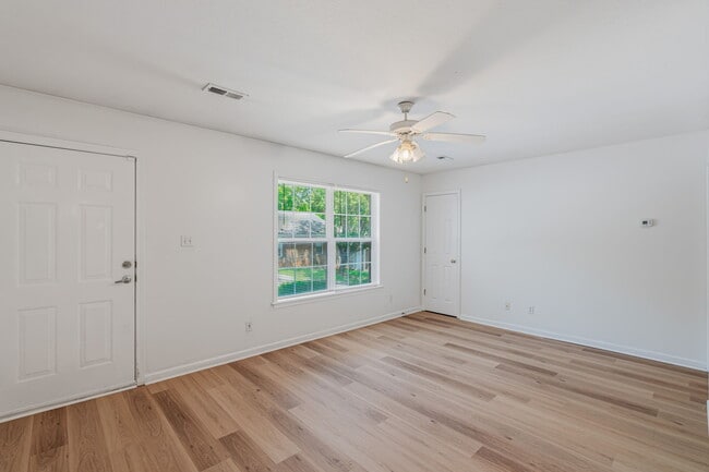 Building Photo - 3516 Acorn Woods Way,