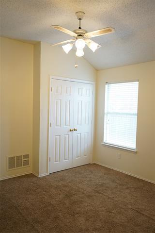 Foto del edificio - 907 Winterwood Ct