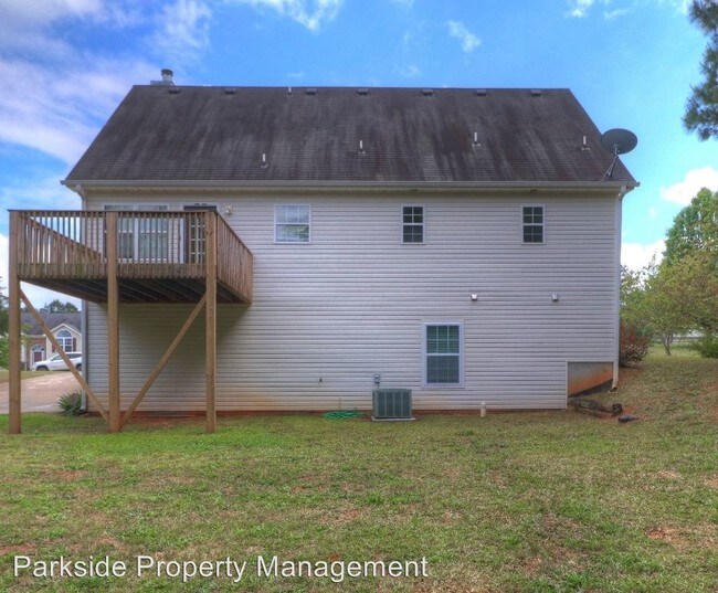 Building Photo - 4 br, 3.5 bath House - 45 Blue Jay Dr