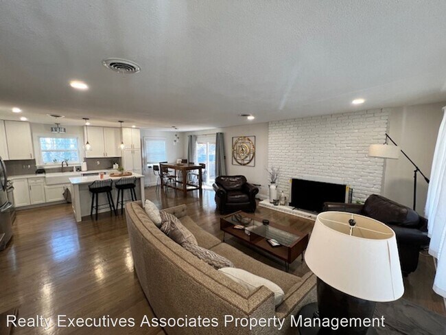 Foto del edificio - 4 br, 3 bath House - 408 Kendall Road