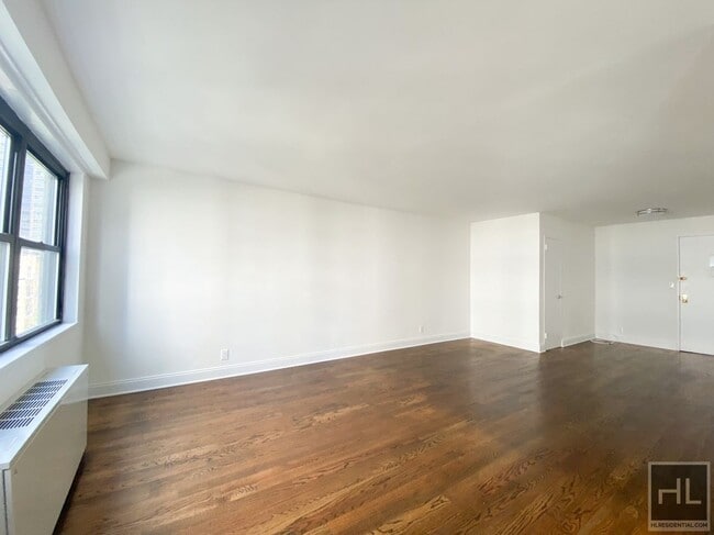 Building Photo - AMAZING STUDIO APARTMENT!! AMAZING DEAL! W...