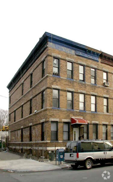 Primary Photo - 234 Moffat St