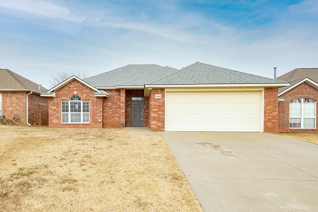 Primary Photo - 3-Bed House with Cozy Gas Fireplace