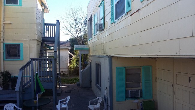 Foto del edificio - 5 Units