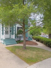 Building Photo - 418 St Charles St