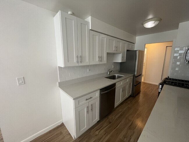 Foto del edificio - 5680 N Elston Ave