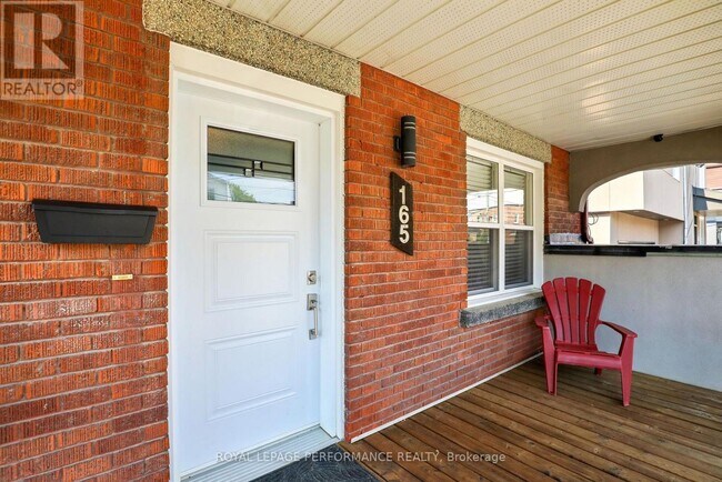 Building Photo - 165 Laval St