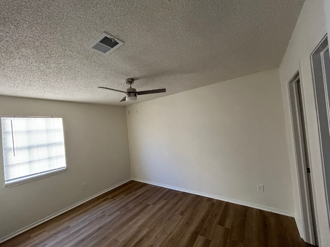Foto del edificio - 3301 S 113th Ave W