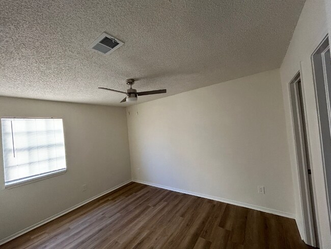 Foto del edificio - 3301 S 113th W Ave