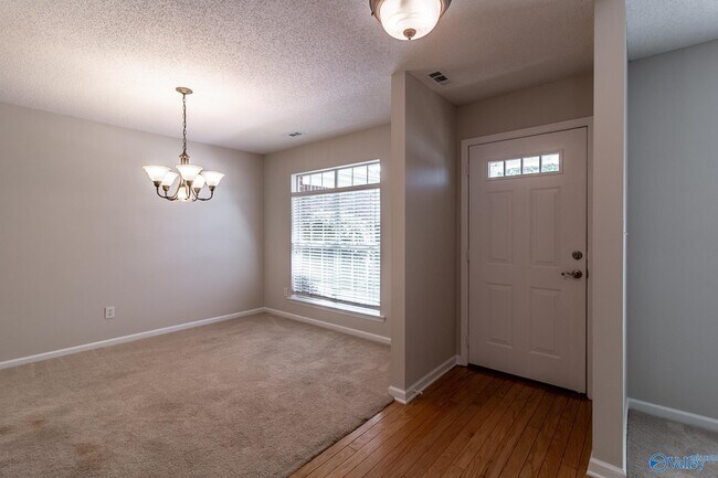 Foto del edificio - 114 Clover Ridge Dr