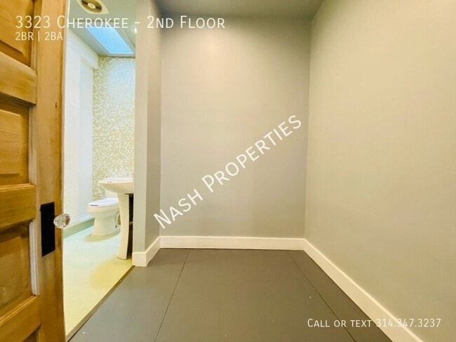 Building Photo - 3323 Cherokee-2nd Floor