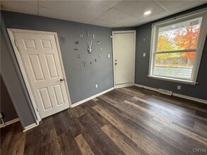 Building Photo - 221.5 Lakeview Ave