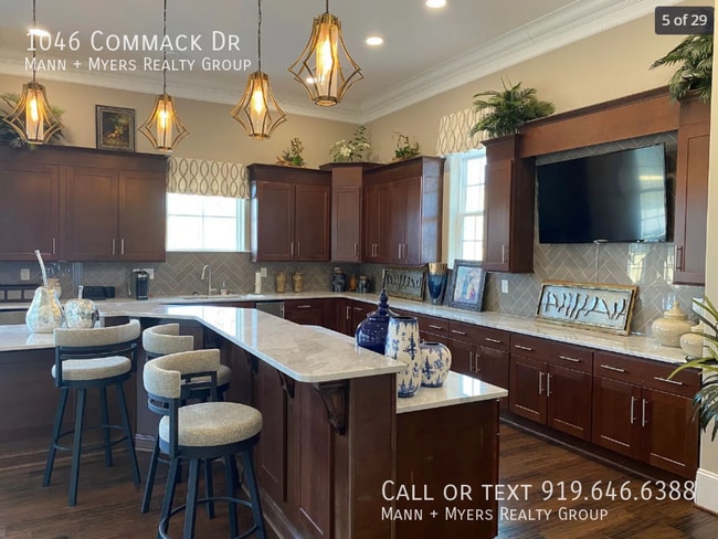 Building Photo - 1046 Commack Dr