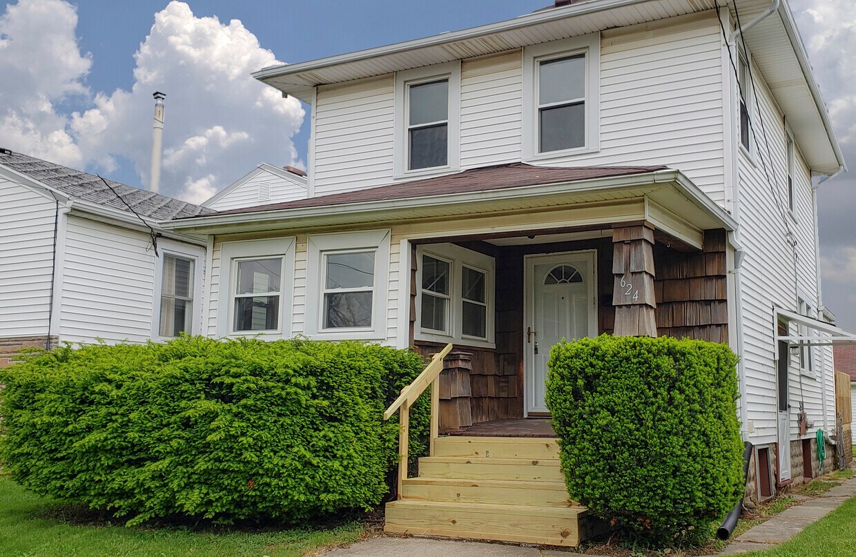 Building Photo - 624 N Collett St