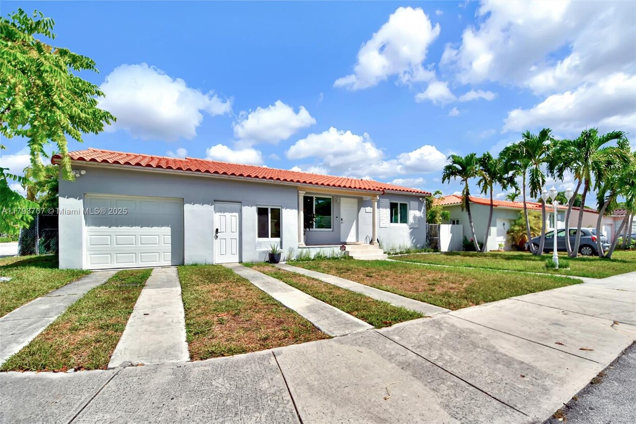 Foto principal - 2195 SW 25th Ter