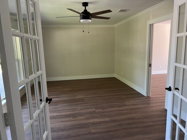 Foto del edificio - 8711 Hinman St