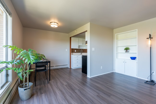 Interior Photo - Hamlin Place