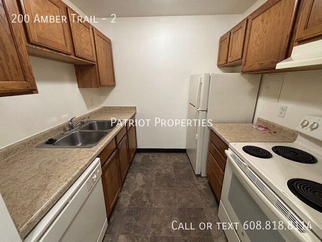 Building Photo - 2 bedroom/ 1 bath apartment in Sun Prairie...