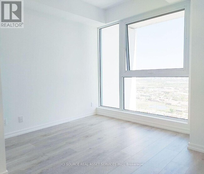 Photo du bâtiment - 1000-1000 Portage Pkwy