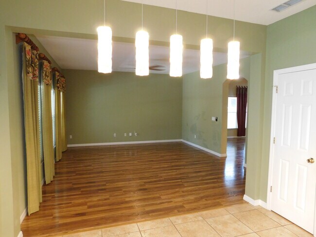 Foto del edificio - 2320 Darlin Cir