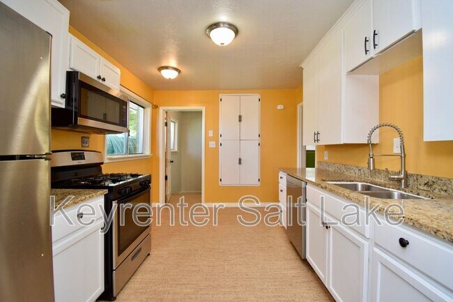 Building Photo - 21 Hartwell Ave