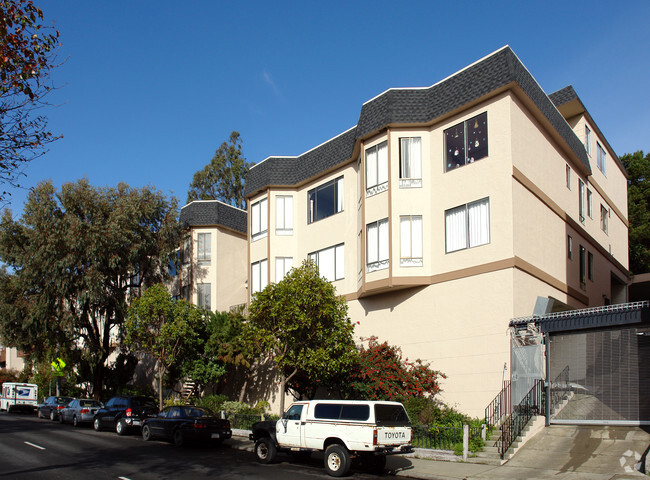 Foto del edificio - 370 Monterey Blvd