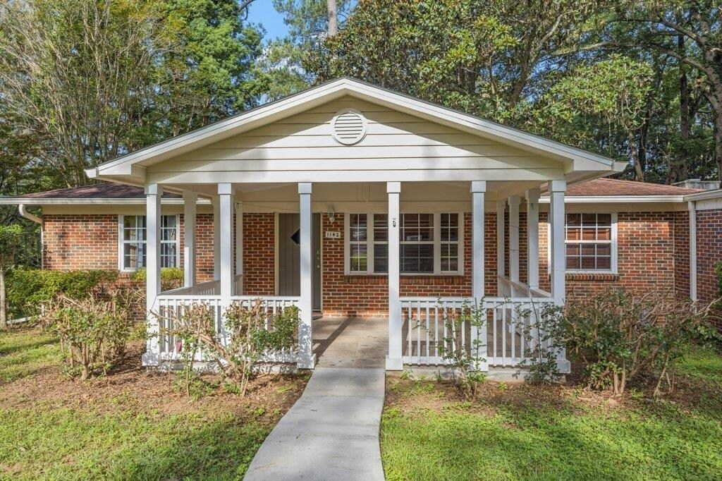 Primary Photo - 1142 Old Fort Dr