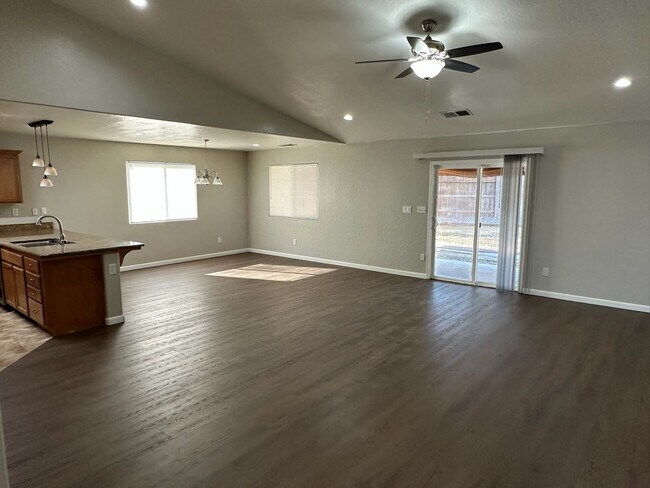 Foto del edificio - 2751 W Brooke Ave