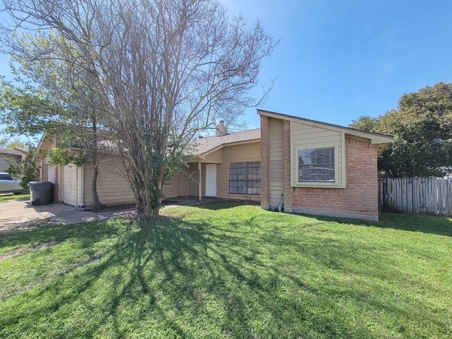 Foto del edificio - NICE 3 BEDROOM 2 BATH DUPLEX IN CYPRESS AREA