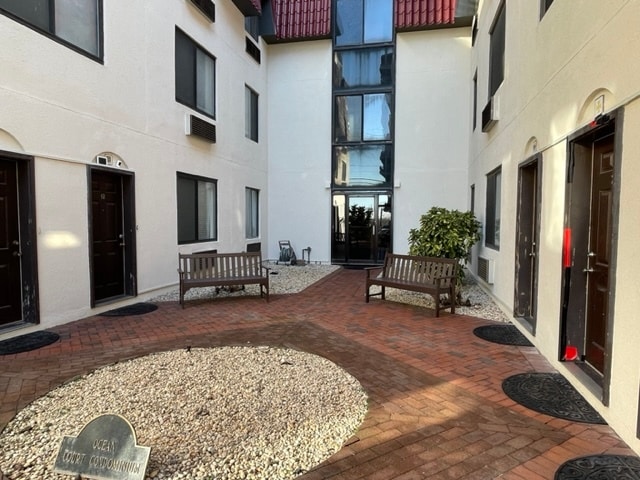 Court Yard - 425 Shore Rd