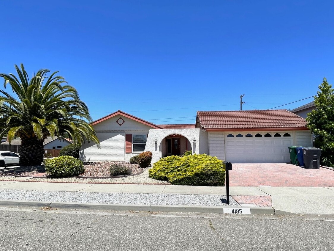 Foto principal - Beautifully Maintained Northern Vandenberg...